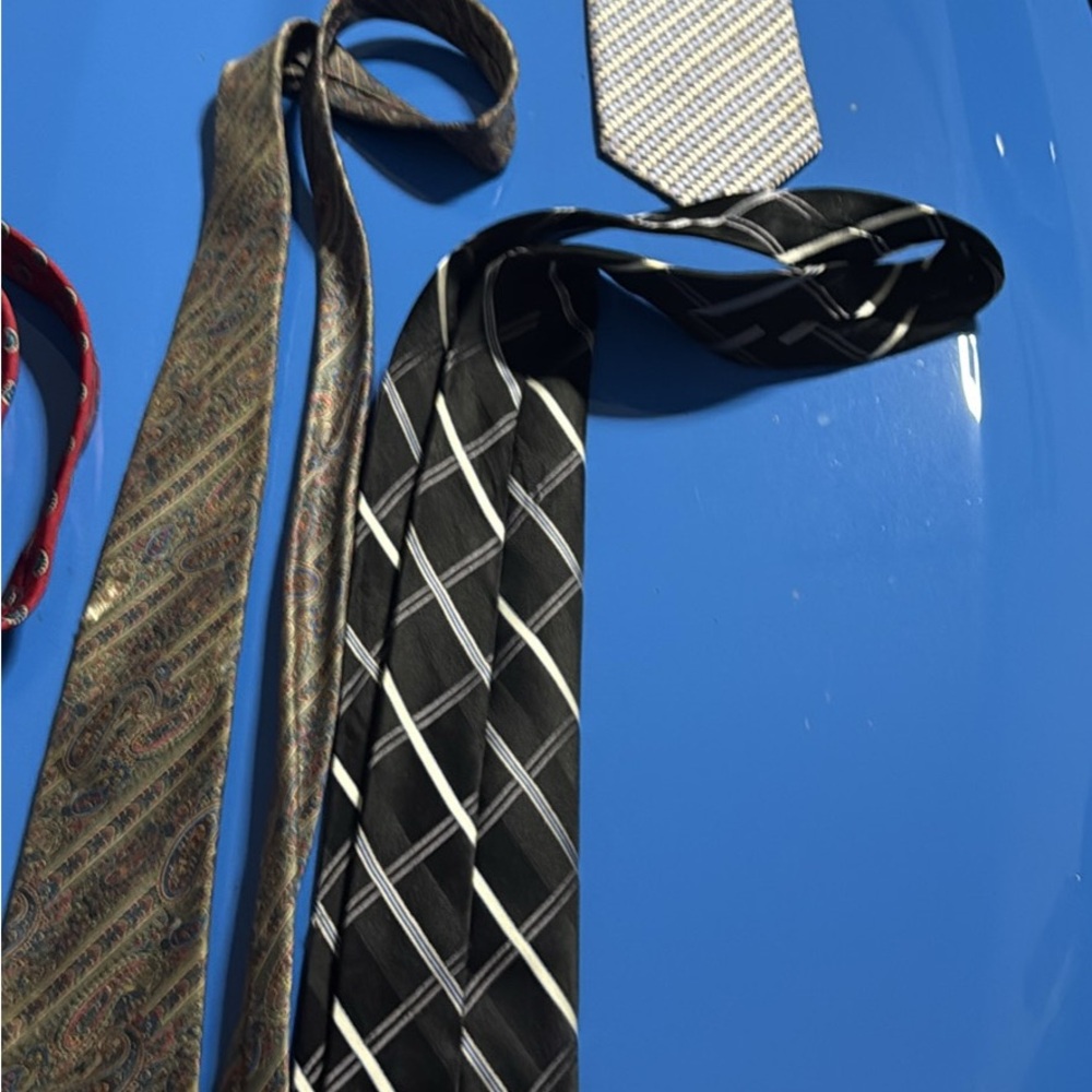 Elegant Black and White Striped Tie